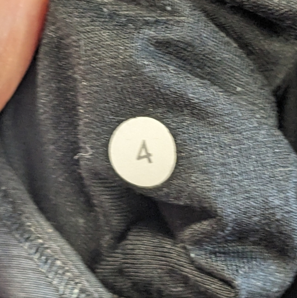 Lululemon Rare Run Hustle Black Jacket Micro Reflective Strip Hood Size 4 - Picture 11 of 16